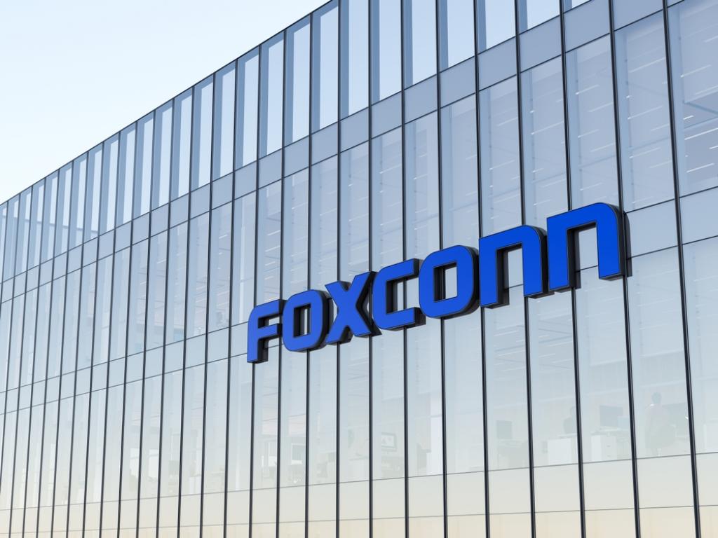 Apple Supplier Foxconn Plans 80M Vietnam Chip Plant Investing Pioneers