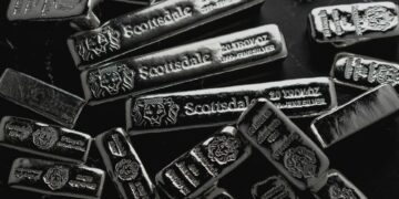 Silver Shines Bright: Decade-High $30 Milestone Underlines Market Resilience